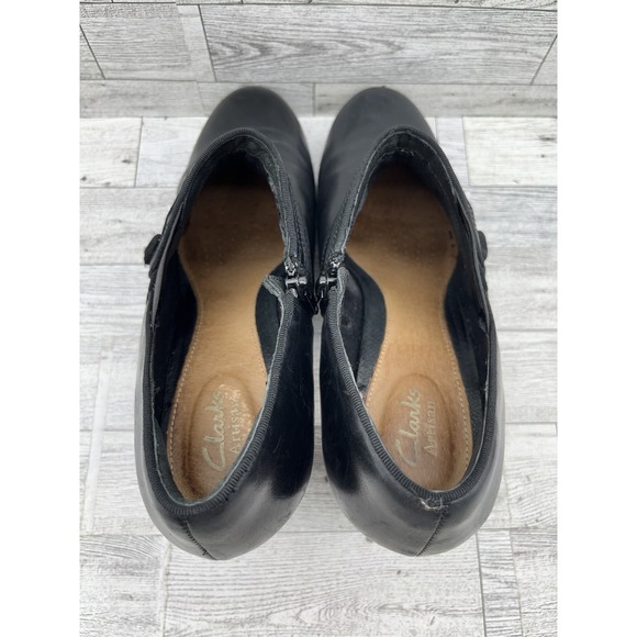 Clarks Artisan Shoes Womens Size 11M Leather Heels‎ Slip On Round Toe Comfort